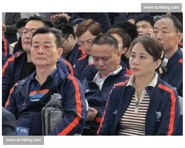 林高远与时尚才女合影引热议 工作室澄清：仅是跨界合作